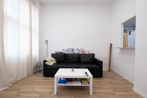 Top Airbnb: Cozy modern loft with A/C in Downtown Madrid en Latina