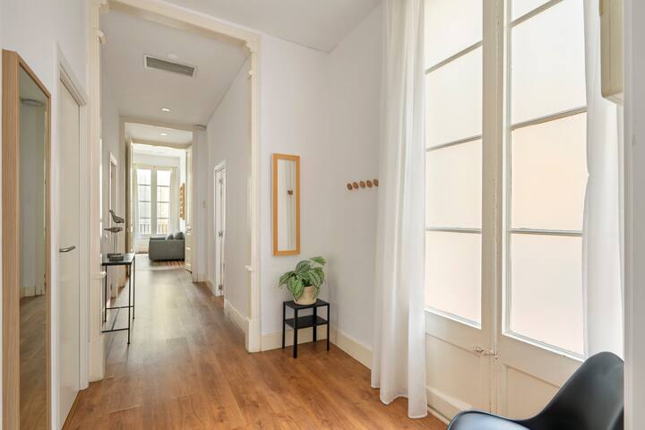 Modern and Spacious Apartment in Eixample gallery image 5