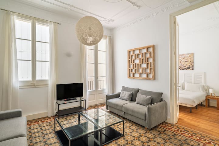 Modern and Spacious Apartment in Eixample