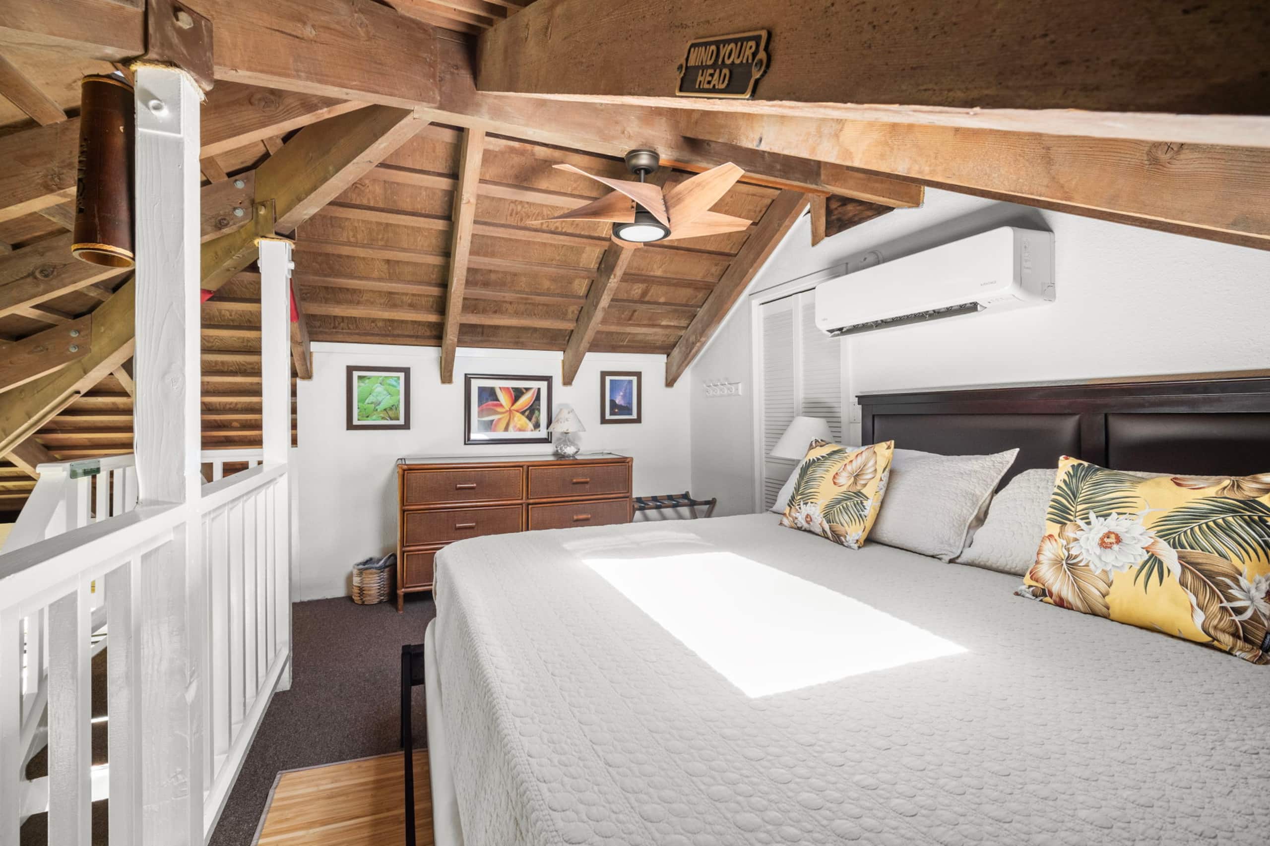 Bright Top-Floor Prime Location AC & Pool! - Image 20