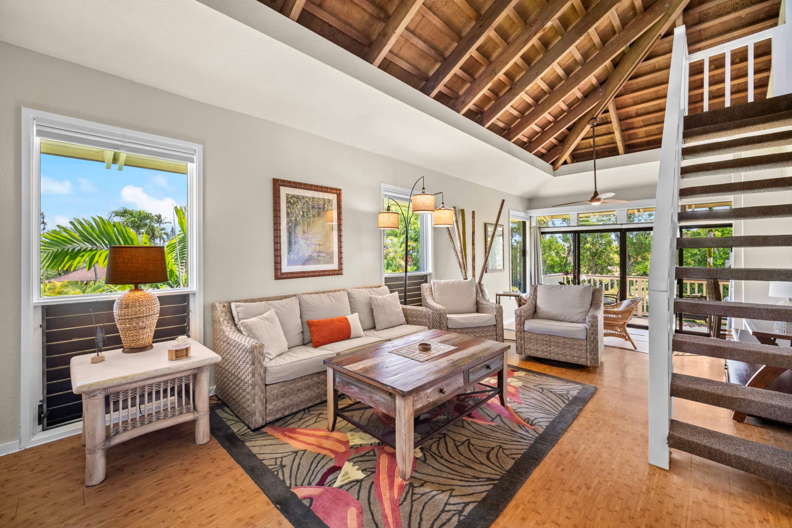 Bright Top-Floor Prime Location AC & Pool! - Image 2