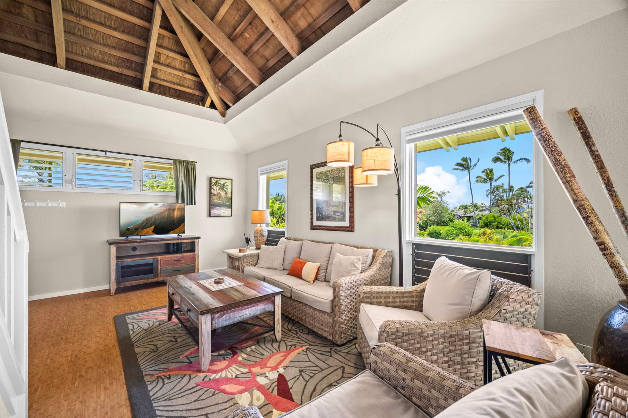 Bright Top-Floor Prime Location AC & Pool! - Image 1