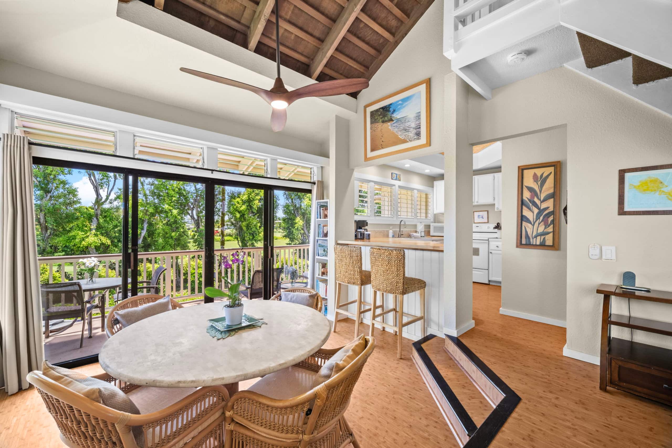 Bright Top-Floor Prime Location AC & Pool! - Image 15