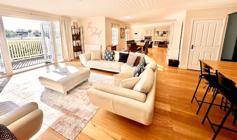 76-77 Windrush Lake, 5 Bed Lodge