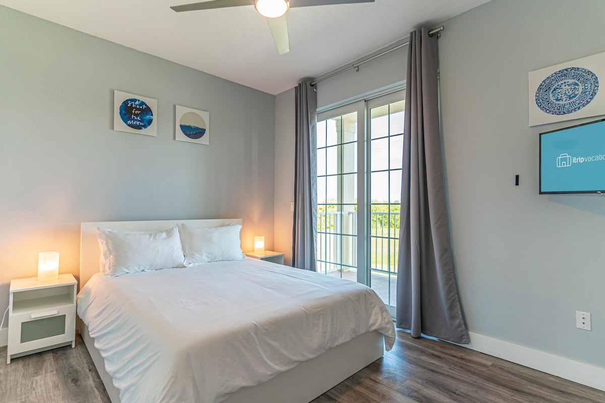 Hay una vista maravillosa en el balcón desde el dormitorio