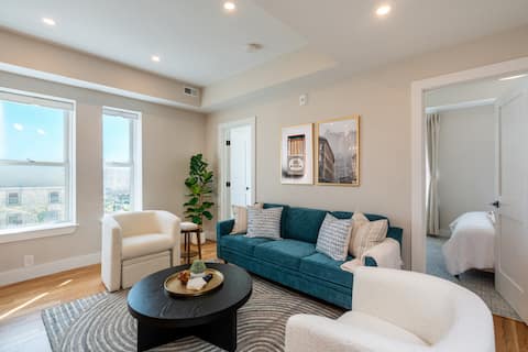 Luxurious condo | MIT, Harvard, T | Free parking