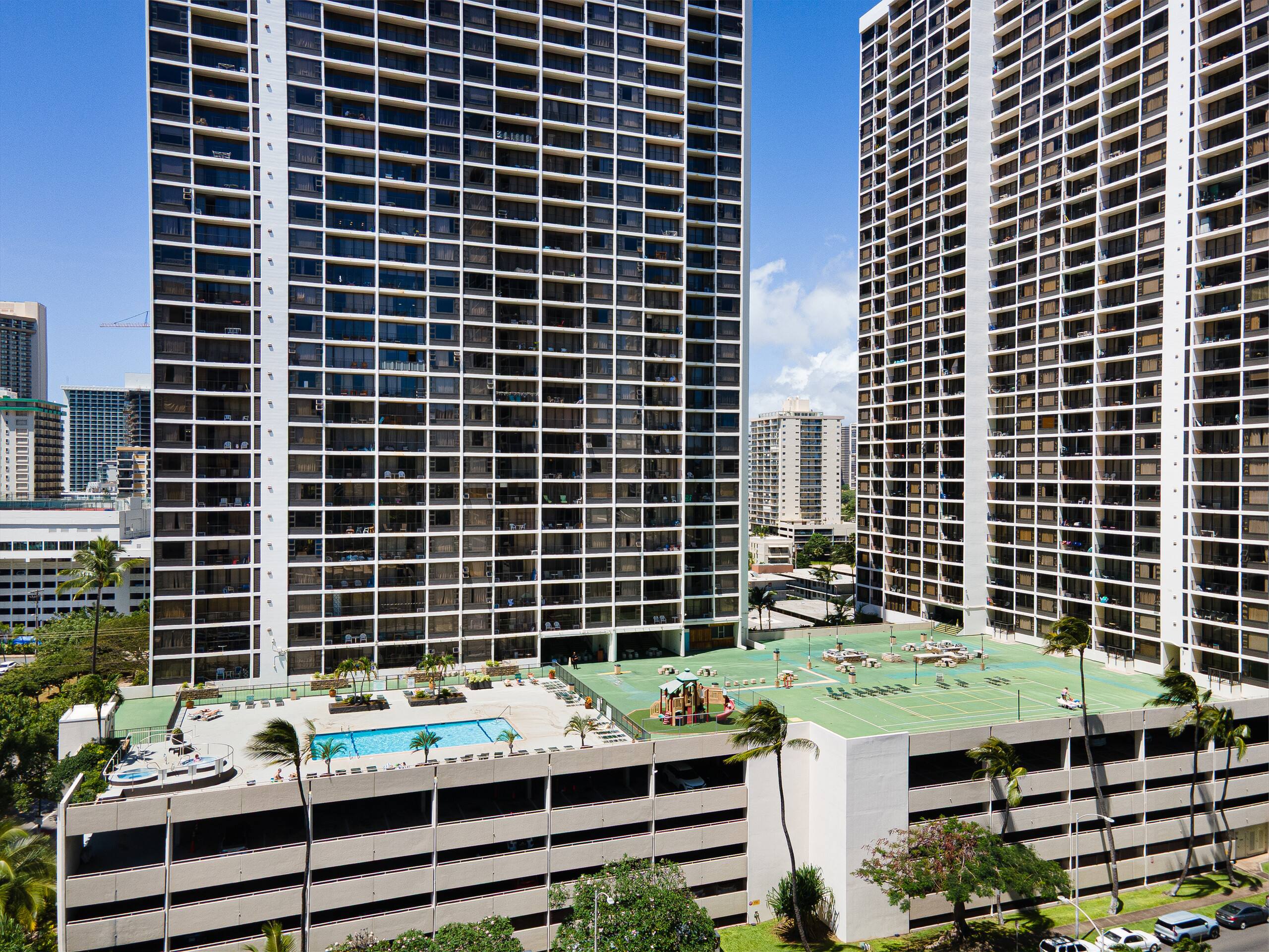 Condo in Honolulu · ★4.91 · 1 bedroom · 2 beds · 1 private bath - Image 28