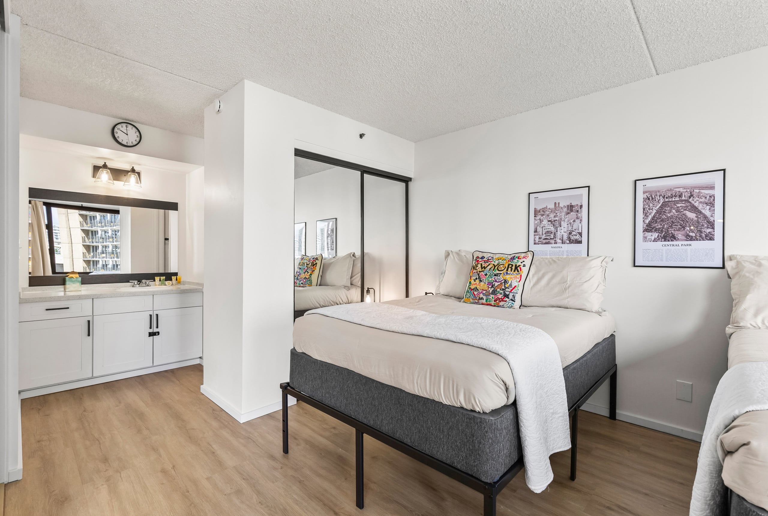 Condo in Honolulu · ★4.91 · 1 bedroom · 2 beds · 1 private bath - Image 13