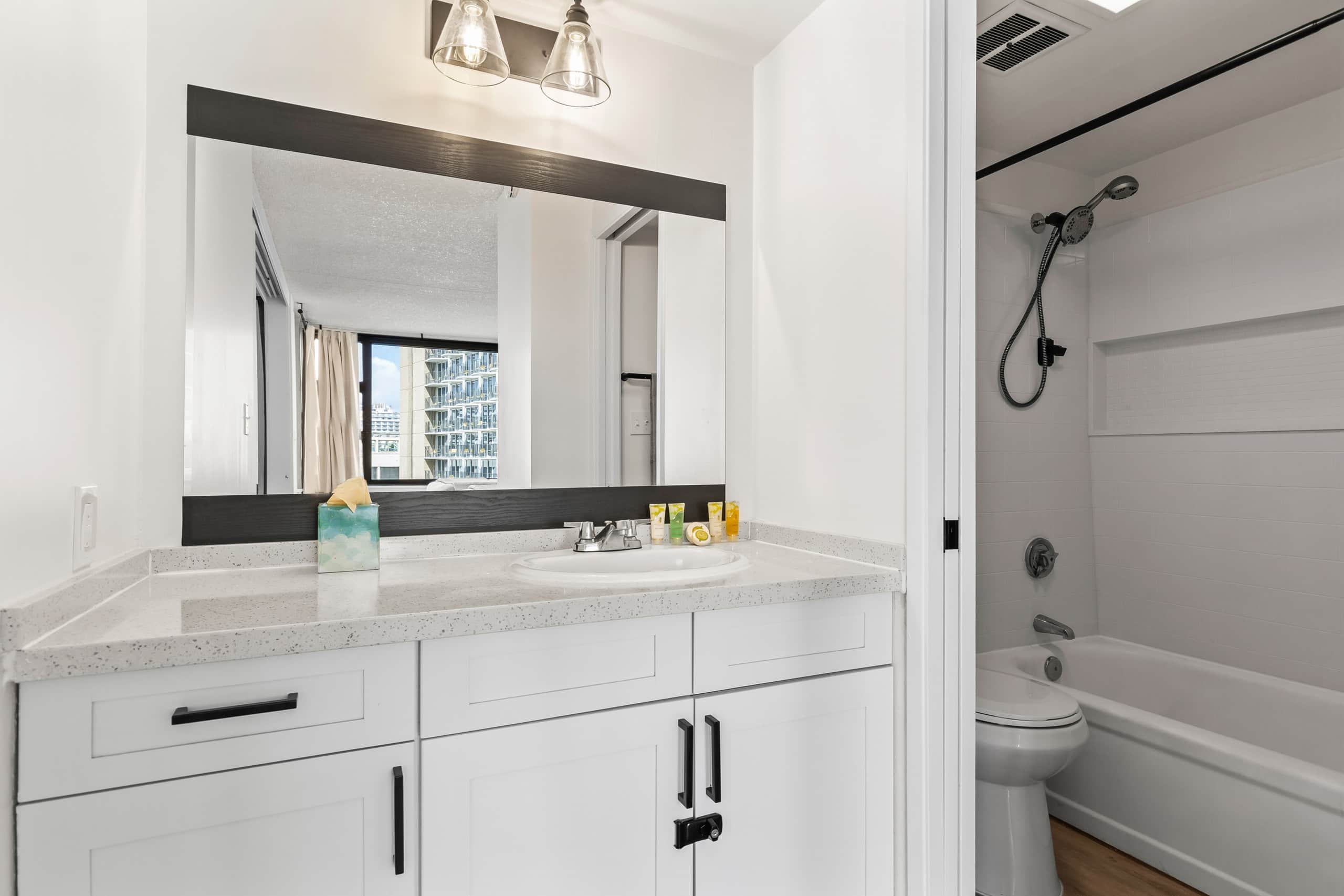 Condo in Honolulu · ★4.91 · 1 bedroom · 2 beds · 1 private bath - Image 16