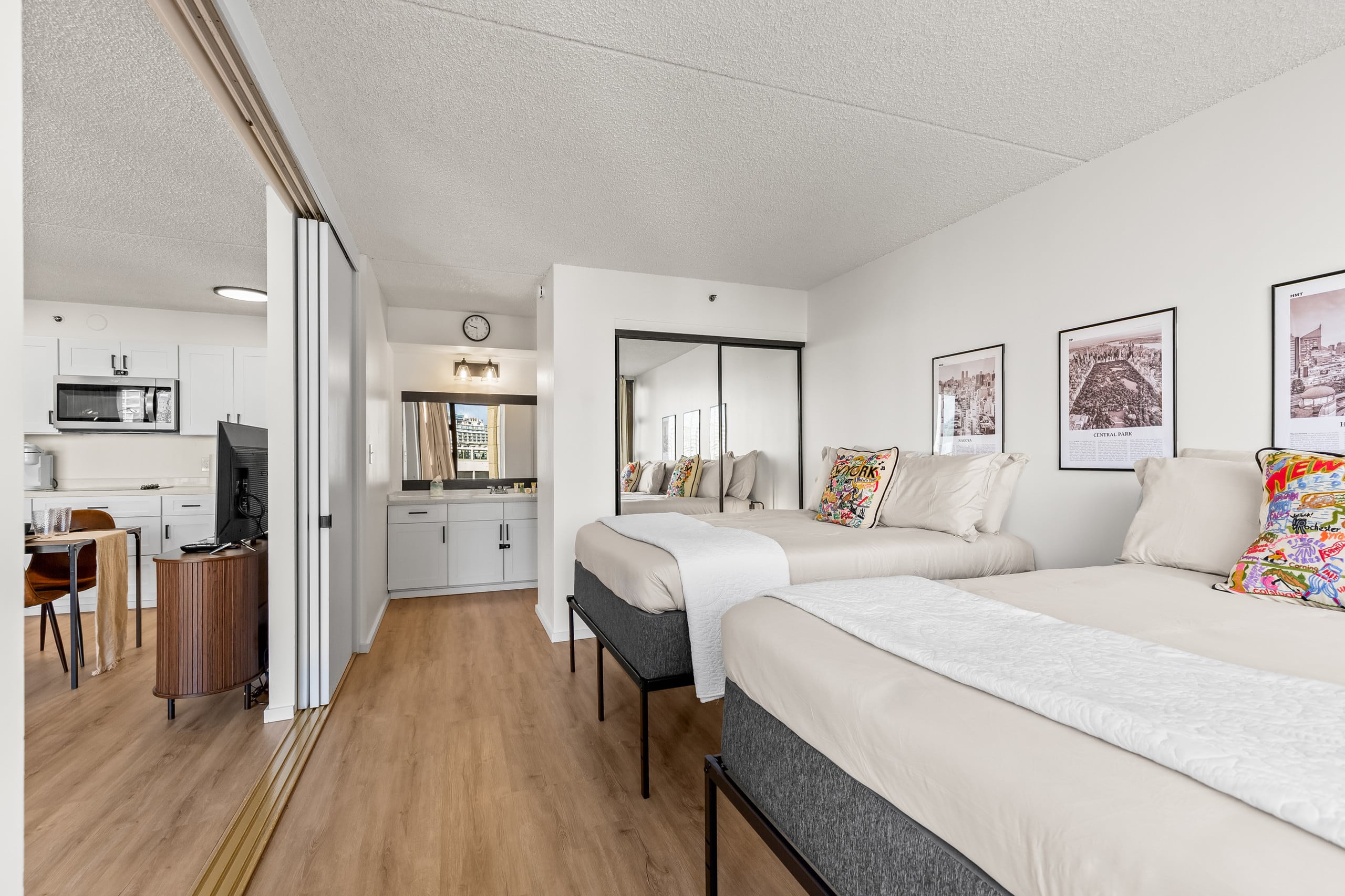 Condo in Honolulu · ★4.91 · 1 bedroom · 2 beds · 1 private bath - Image 14