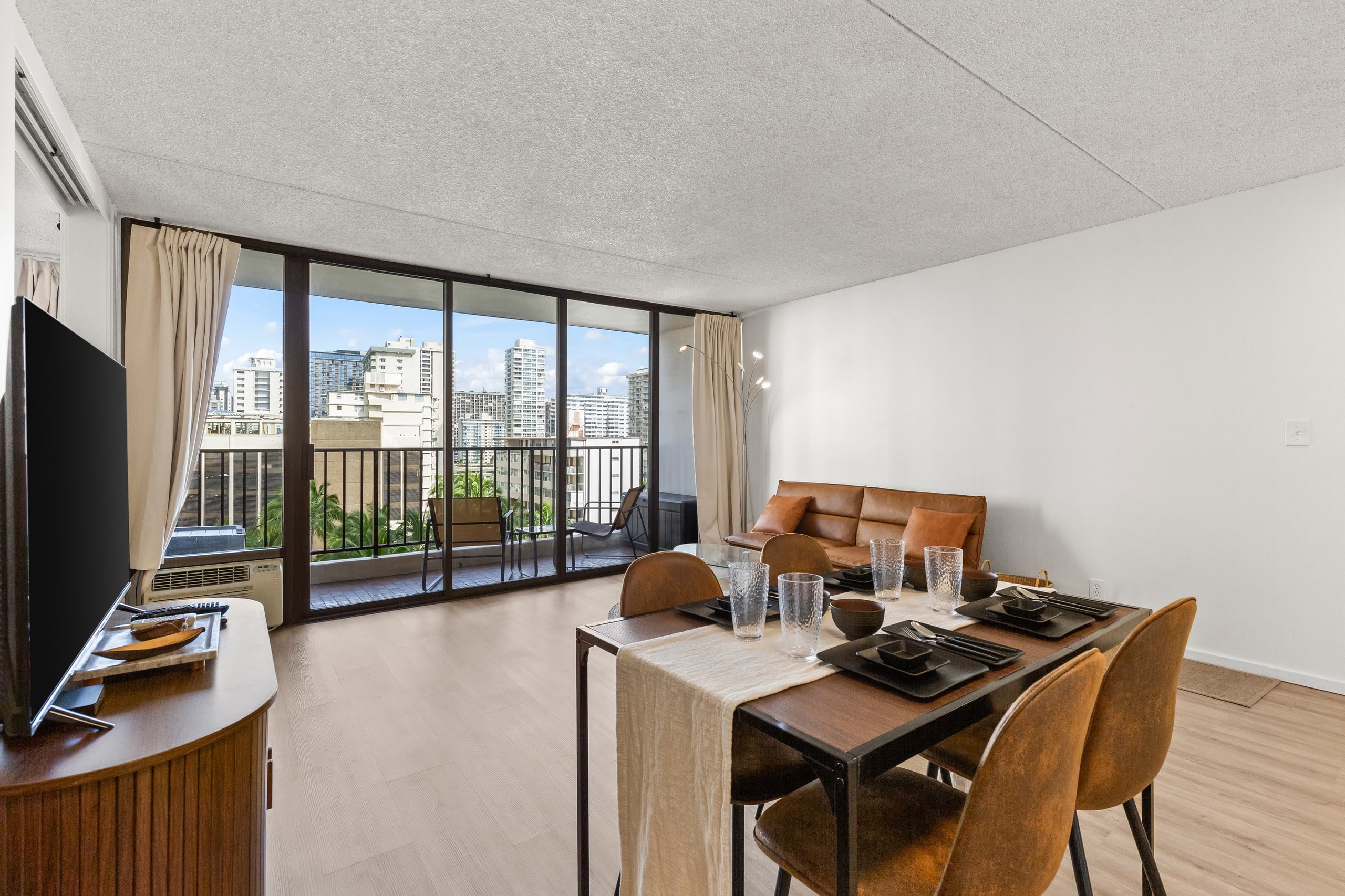 Condo in Honolulu · ★4.91 · 1 bedroom · 2 beds · 1 private bath - Image 3
