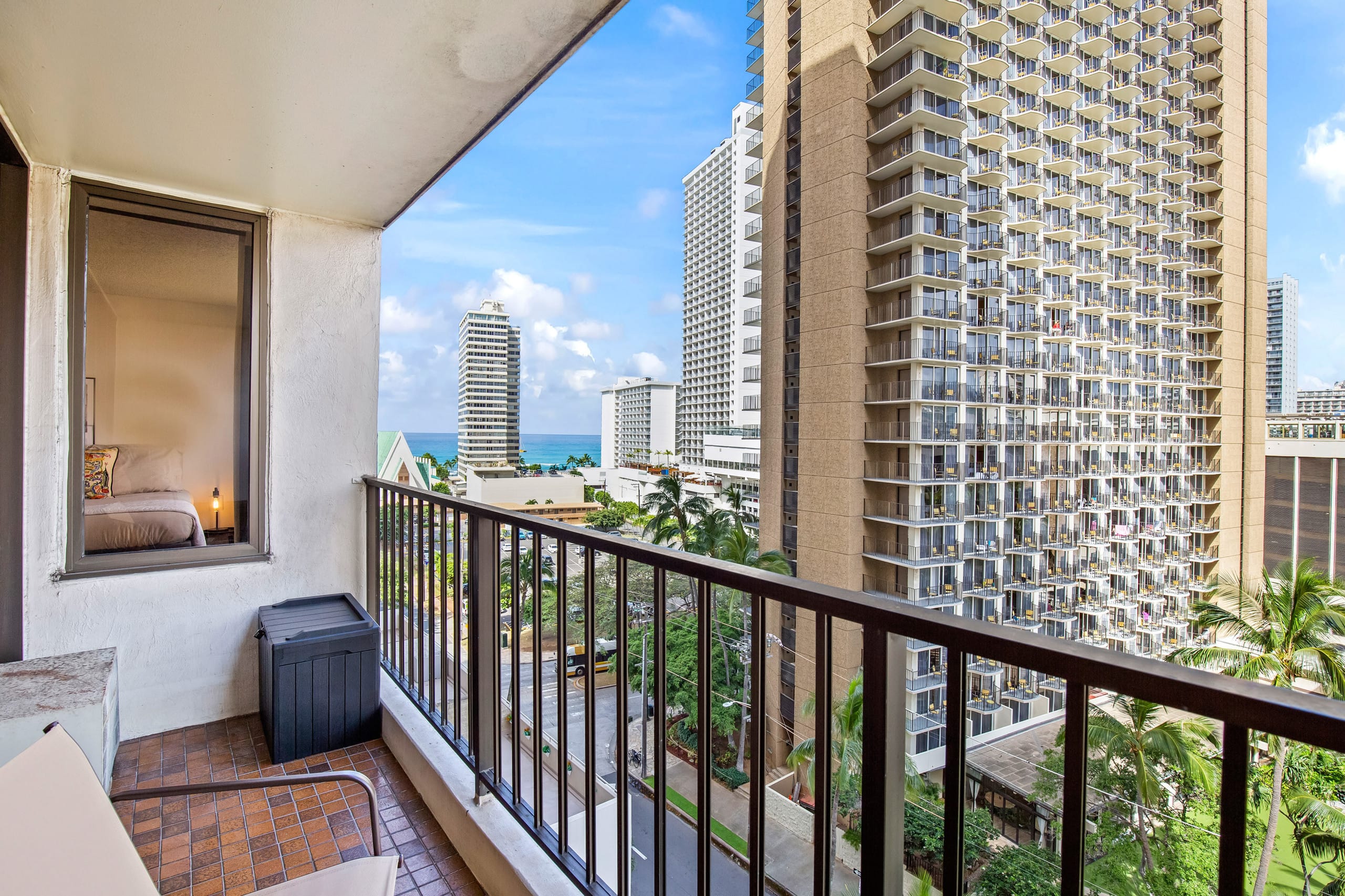Condo in Honolulu · ★4.91 · 1 bedroom · 2 beds · 1 private bath - Image 18