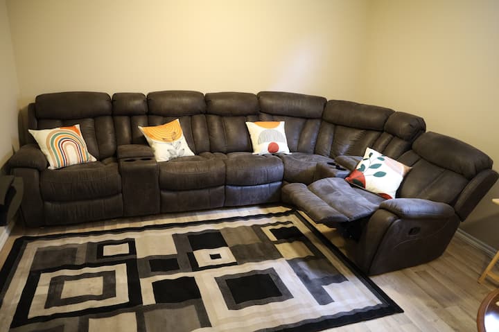 Cozy 2 Bedroom - Esterhazy