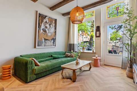 Top Airbnb: Boutique apartment Canal Bridge - City centre in Binnenstad Oost