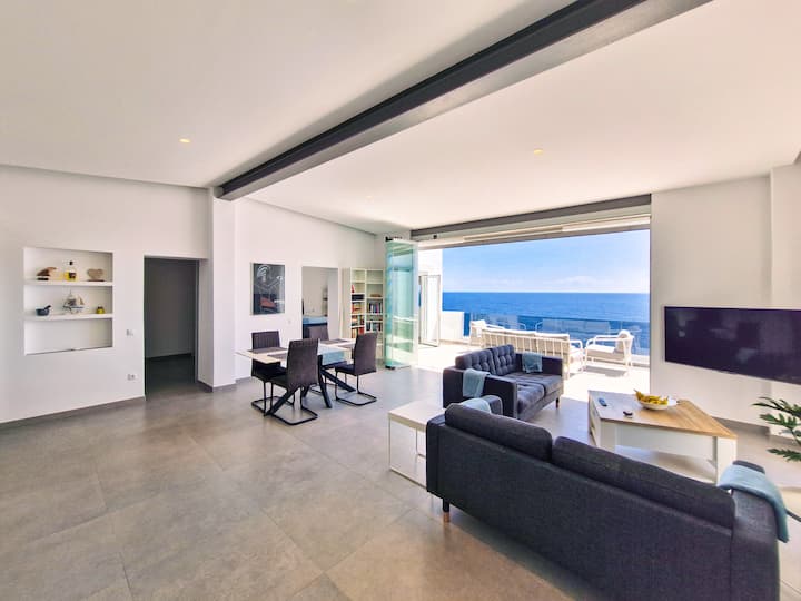 Unique coastal paradise with infinite ocean views
