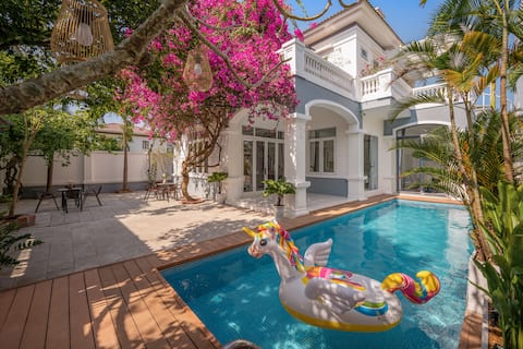 5 beds # Free airport pickup # Hotel bedding # Korean host # 7 minutes to the sea # 5 minutes to Lot