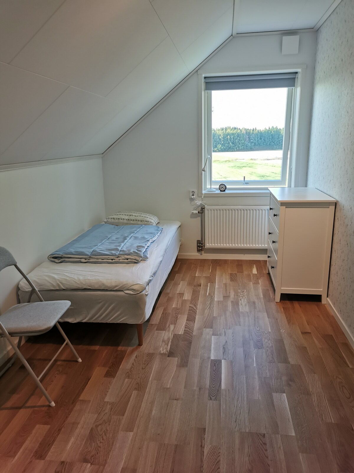 تقع غرفة النوم 3 في الطابق الثاني وهي متاحة فقط مقابل رسوم إضافية، 300 كرونة نرويجية.