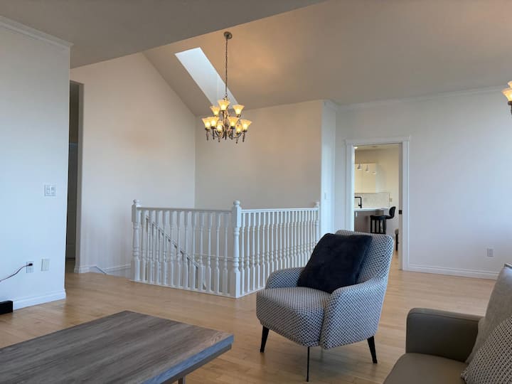 Ocean View Guesthouse Ft. 4 Bedrooms, 3 Bathrooms - Nanaimo