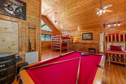 Creekside Getaway cabin in Pigeon Forge - Photo 5