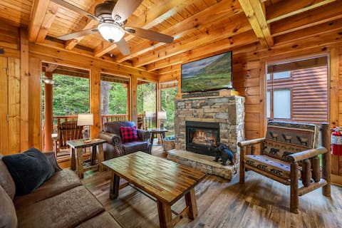 Creekside Getaway cabin in Pigeon Forge - Photo 3