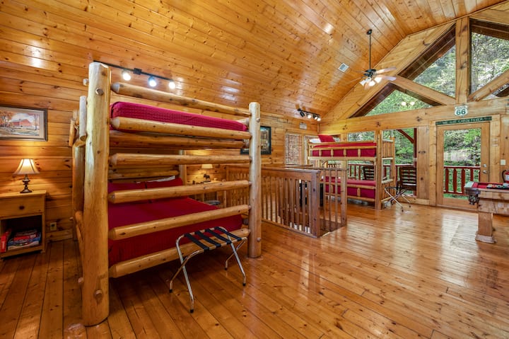 Versatile loft space with queen-over-queen and twin-over-twin bunks—dream big in the mountains