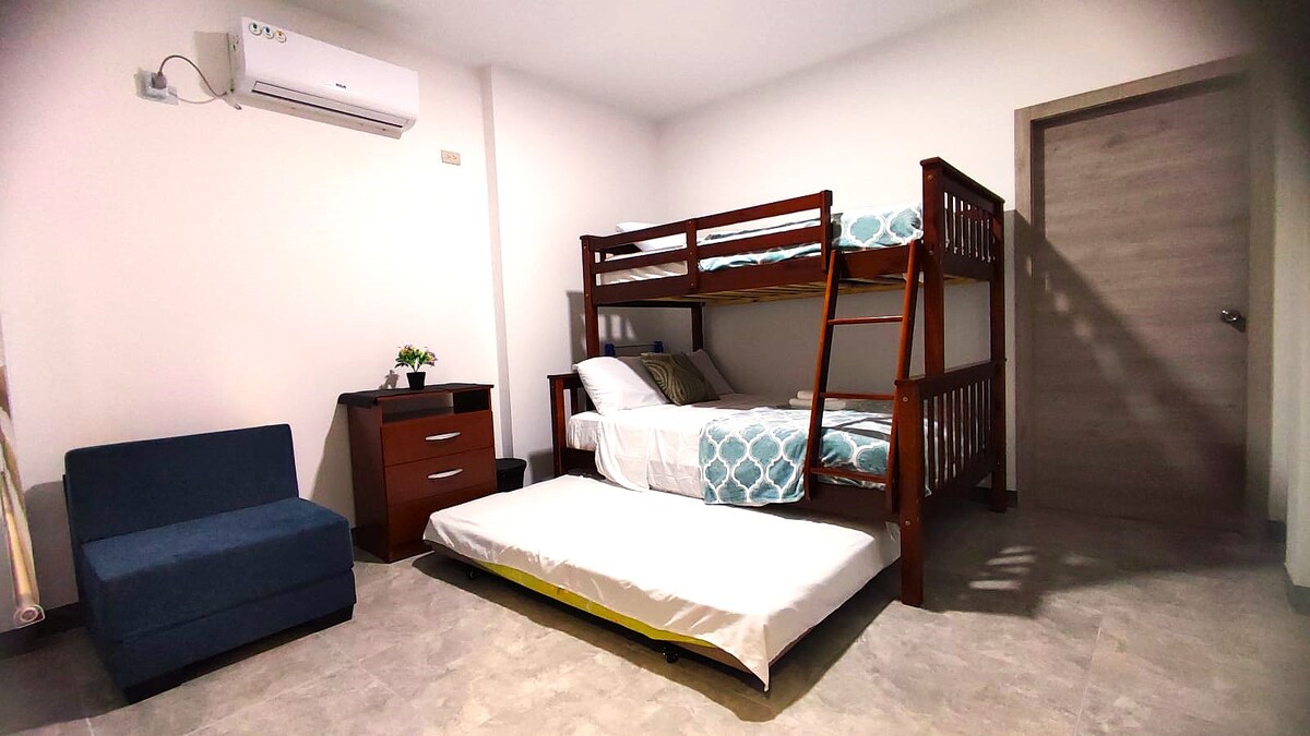 Soba 1 s 3 madraca i kaučem na razvlačenje.