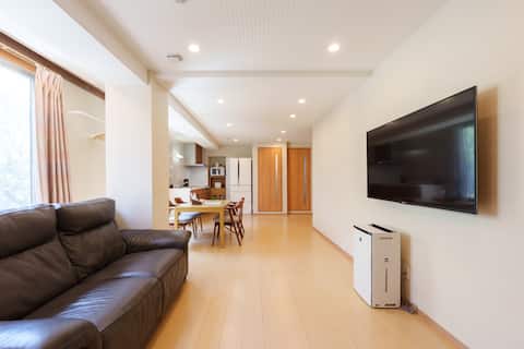 Kuromon Market B&B Xiguang Room; walk to Kuromon Market/Dotonbori Glico/Airport Direct/USJ/4 bedroom