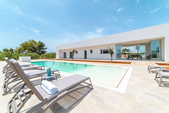 Villa Donnosanto 5 minuti da spiaggia. Ostuni 10km
