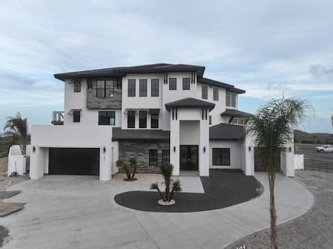 Luxury Oceanfront Oasis, Private Pool, Beachfront
