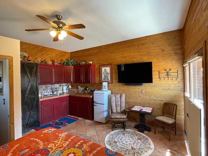 Western Bunkhouse In Cave Creek - Carefree, AZ