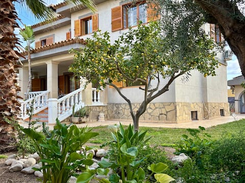 Charming villa w/BBQ, private pool and A/C