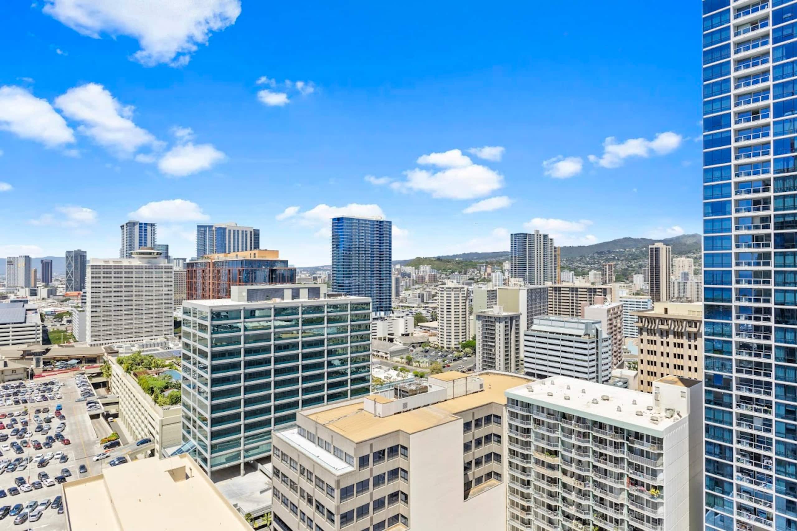 High FL-25th-Ala Moana Hotel Deluxe Double Room~ - Image 25