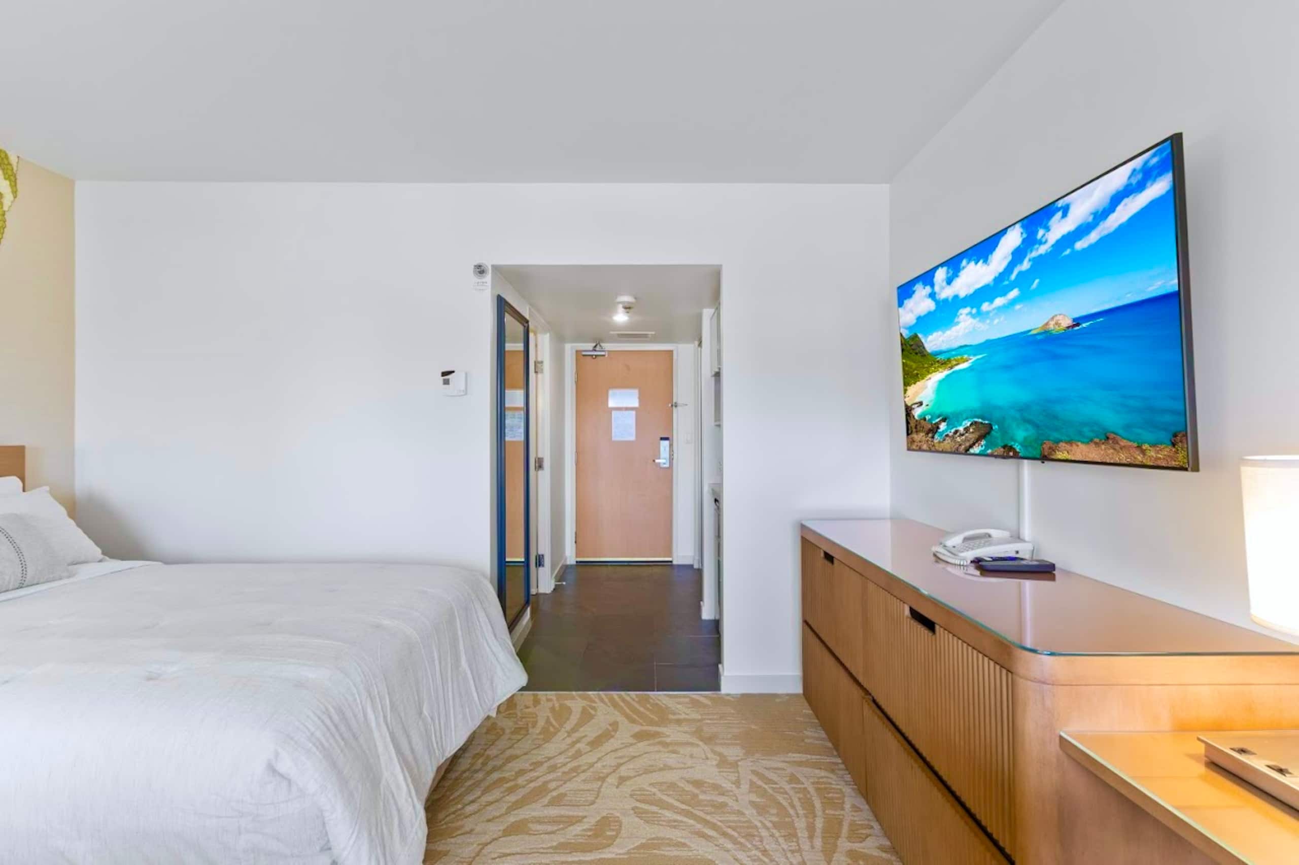 High FL-25th-Ala Moana Hotel Deluxe Double Room~ - Image 8
