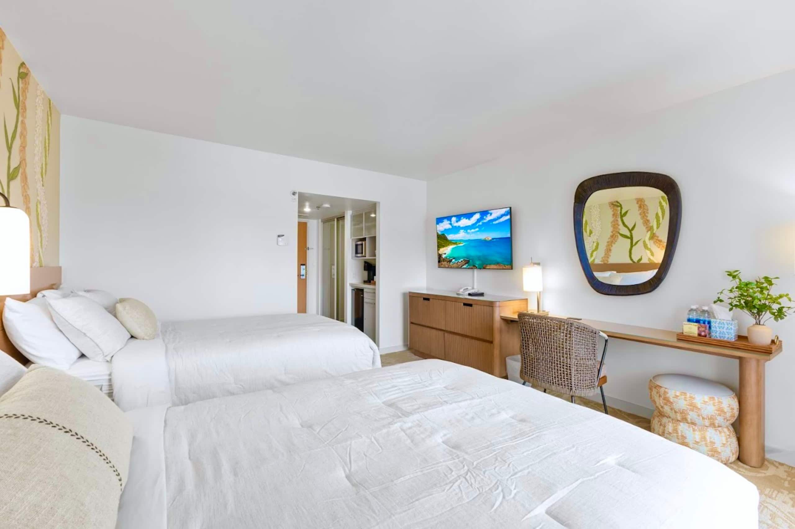 High FL-25th-Ala Moana Hotel Deluxe Double Room~ - Image 4