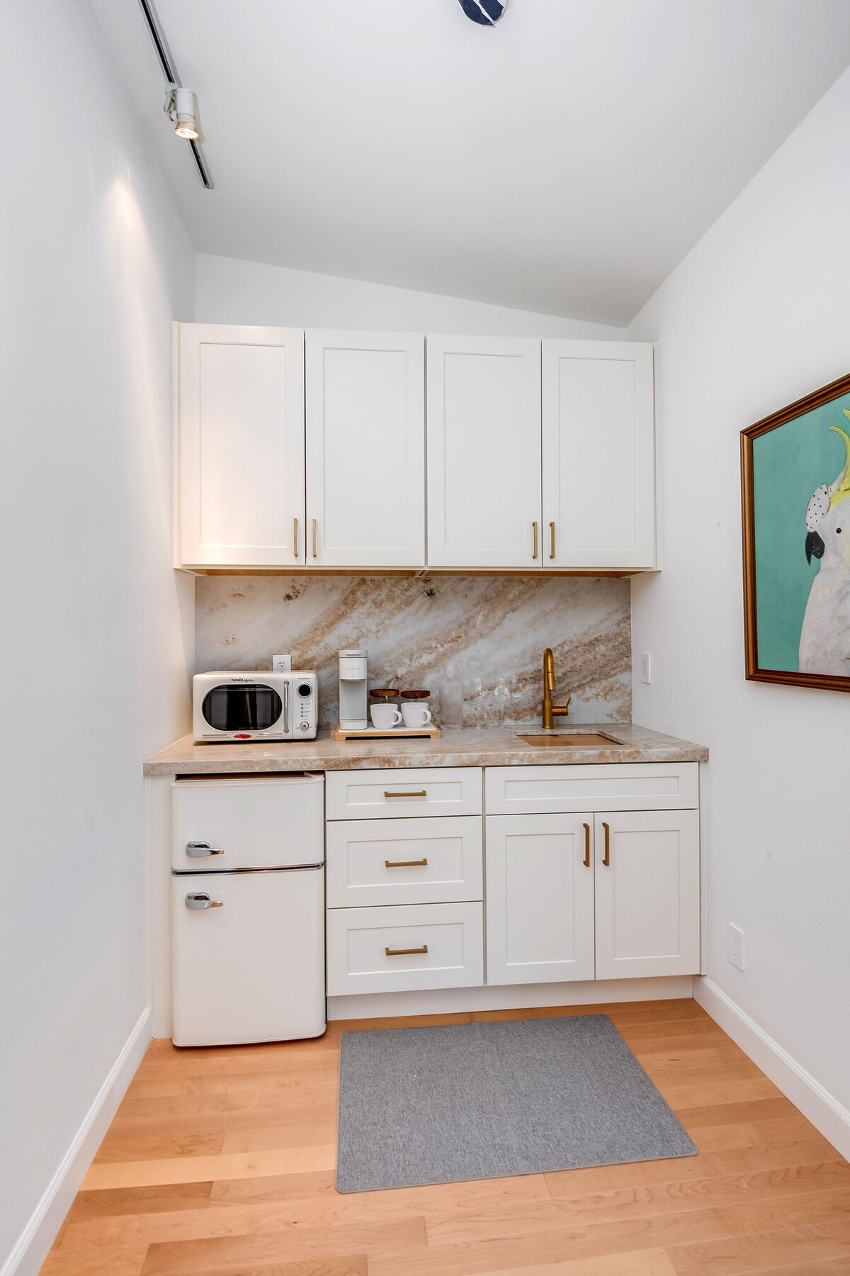 Successful Airbnb property: "Casa Lily of Laurel Canyon" in Hollywood Hills West