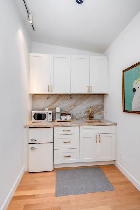 Successful Airbnb property: "Casa Lily of Laurel Canyon" in Hollywood Hills West