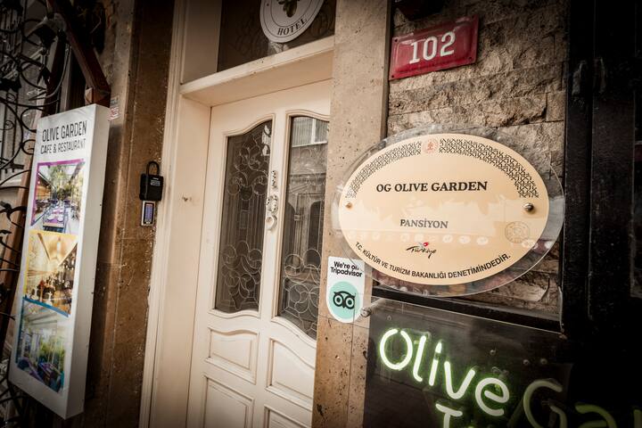 “Family Flat for 8 – 7 Minutes to Historic Area” gallery image 5