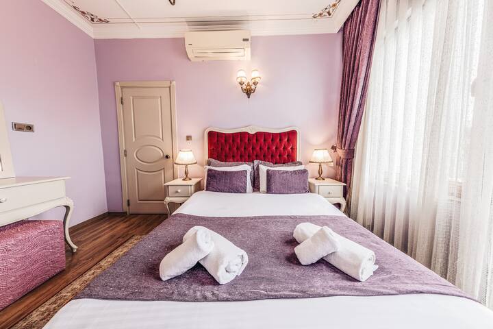 “Family Flat for 8 – 7 Minutes to Historic Area”