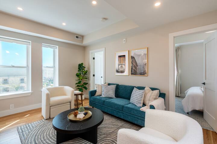 Luxe Penthouse | MIT, Harvard, T & Free parking gallery image 2