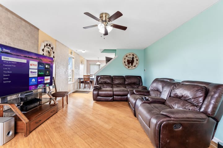 Stay W/ Home Theater, Games, Pond View & More! - Columbus, OH