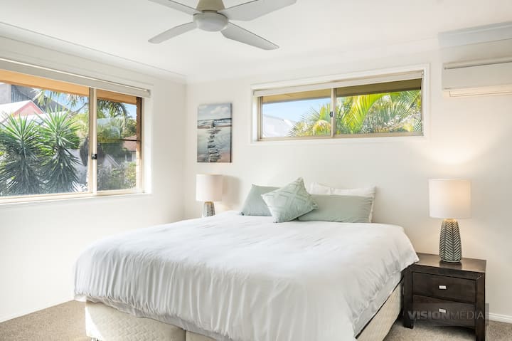 Camera da letto principale con letto matrimoniale grande