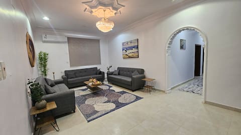 Luxury apartment (3 bedrooms, living room and kitchen) close to Al Rashed Mall