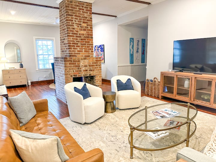 The Downtown Two-door Historic Cottage - Pensacola, FL
