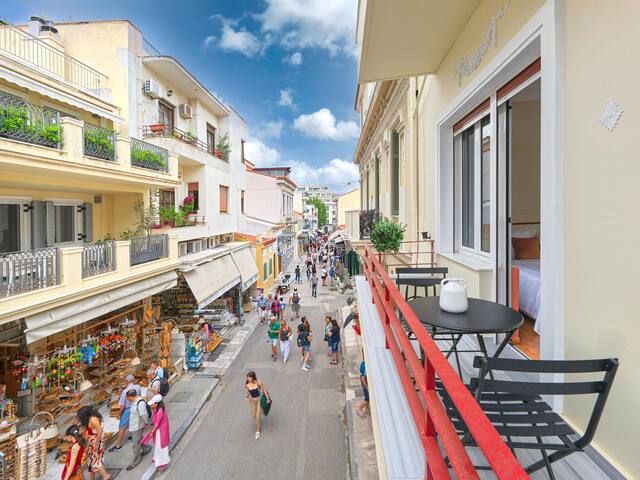NEW!The Acropolis Window in Plaka-Deluxe Apartment gallery image 2