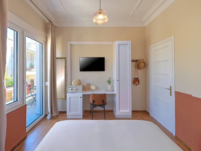 NEW!The Acropolis Window in Plaka-Luxury Apartment gallery image 3