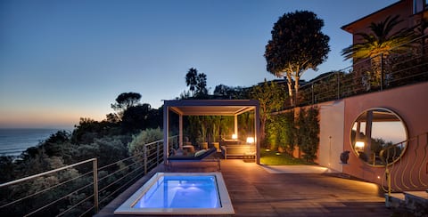 Sea View Villa | Hot Tub | Pool | Parking