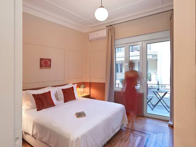 NEW! The Acropolis Window – Luxury Plaka Residence gallery image 4