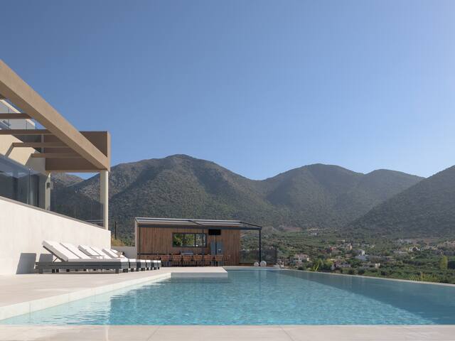 Dias Villa, Tennis, 2Pools, Walk to Beach & Shops gallery image 5