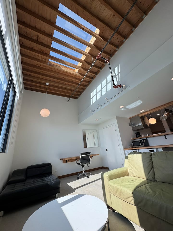 Village Loft # 2 - ポモナ, CA