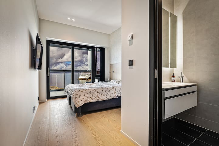 - Todos los dormitorios tienen baño privado con entrada desde las habitaciones -